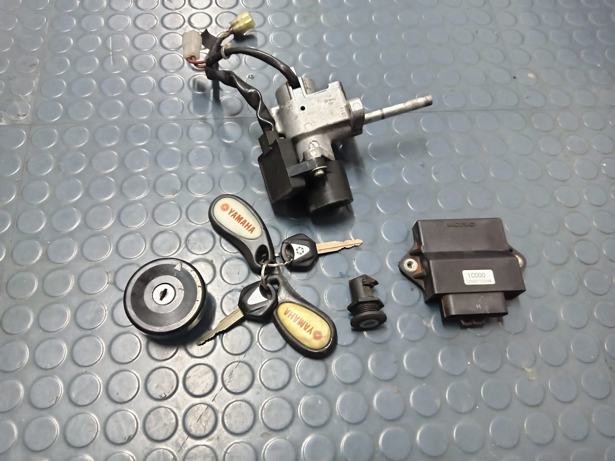 SERRATURE CONTATTO CHIAVI YAMAHA XMAX